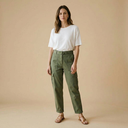 Pantalone cargo verde militare indossato da modella - Valen